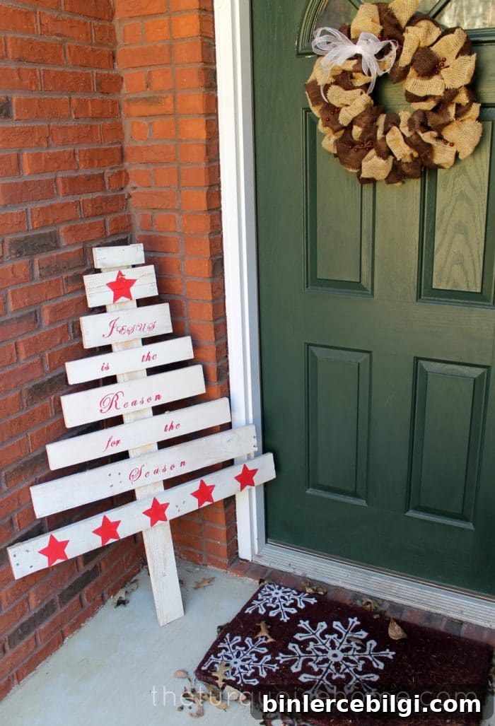 Pallet Christmas tree is an easy DIY project before Christmas.