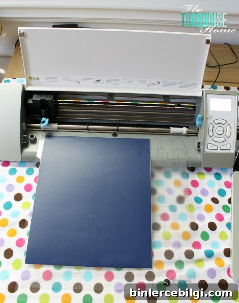 How to Create a Simple Vinyl Monogram {A Silhouette Tutorial for Beginners}