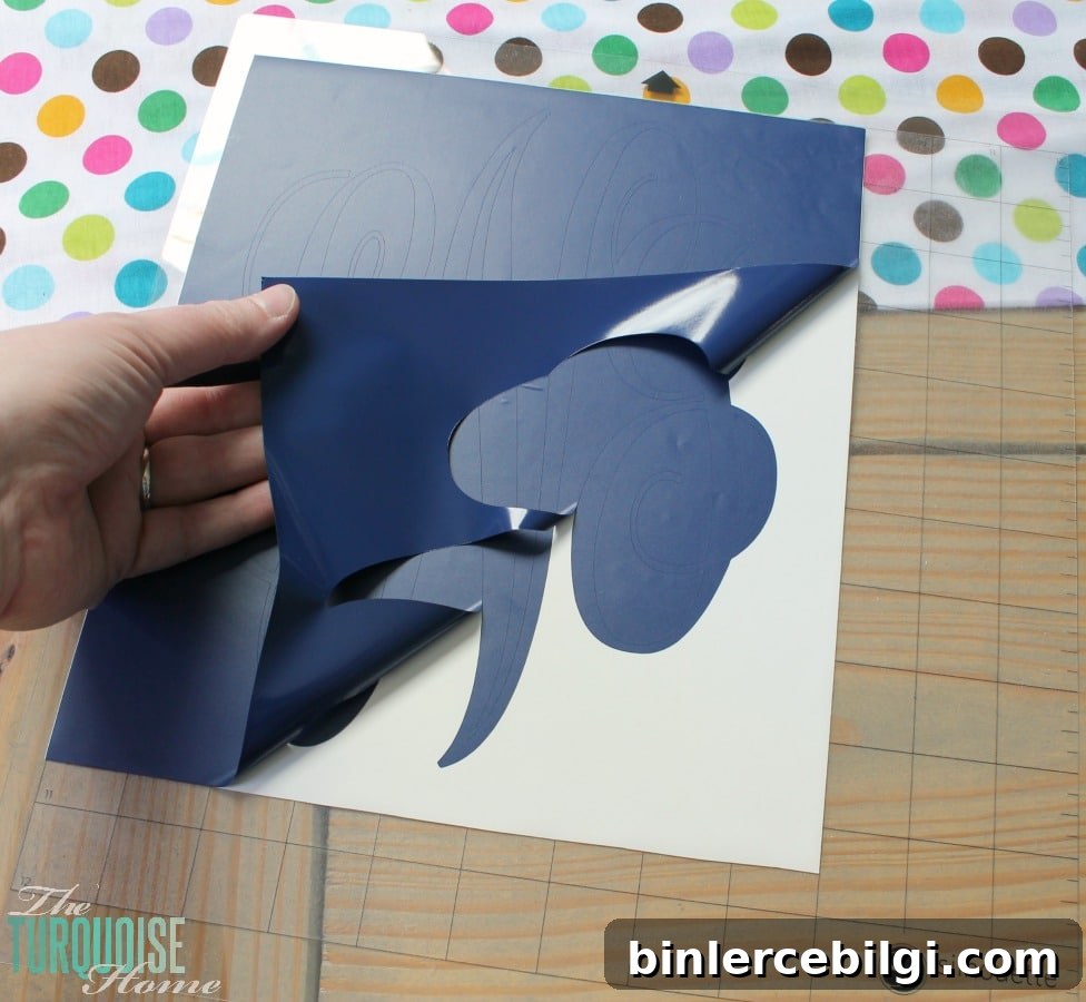 How to Create a Simple Vinyl Monogram {A Silhouette Tutorial for Beginners}