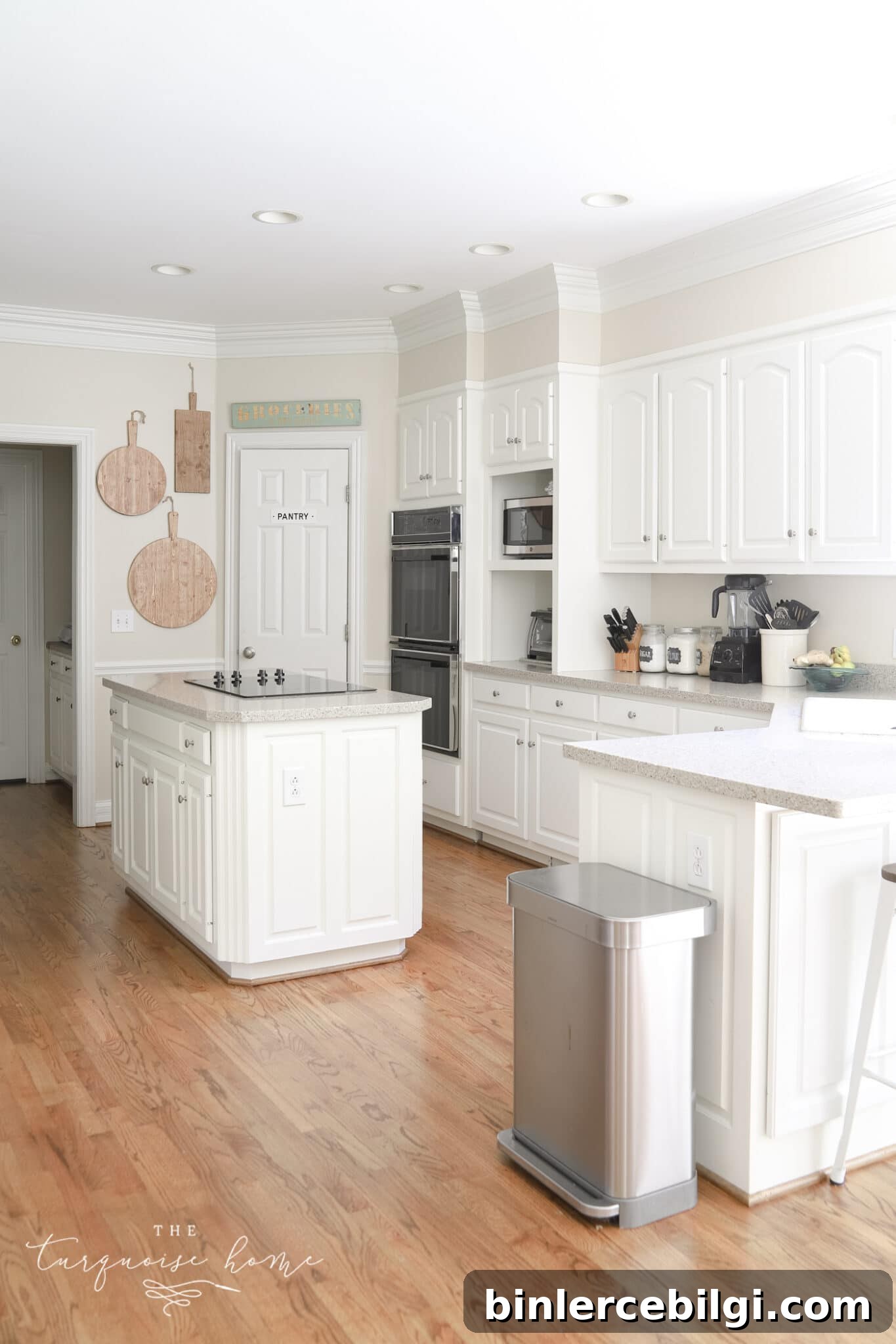 Kitchen painted Edgecomb Gray