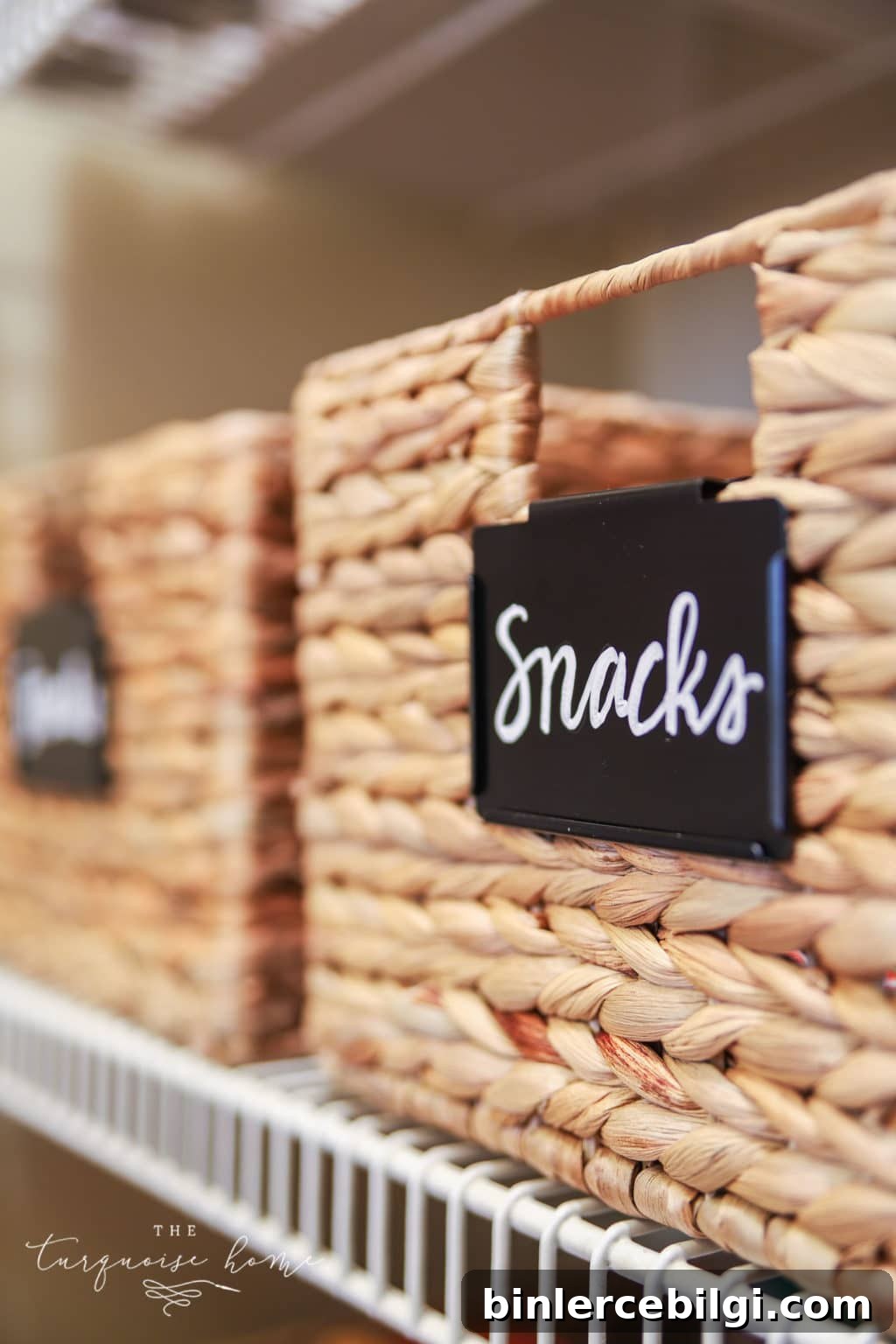 How to Organize a Pantry | black chalkboard labels with chalk pen
