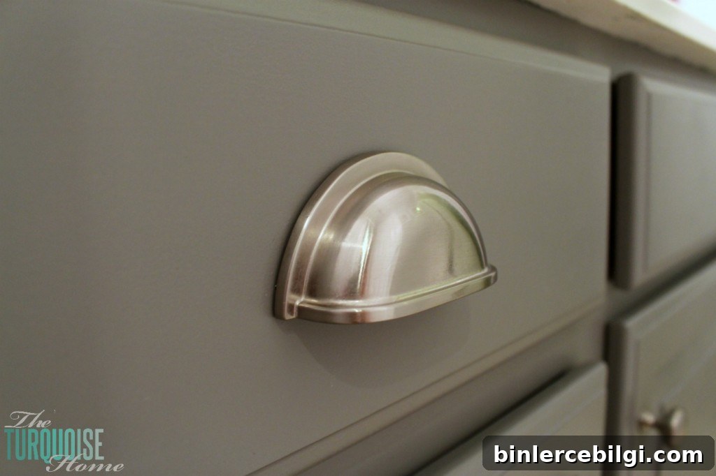 Traditional-Americana Guest Bathroom Update: painted walls, cabinets, new hardware and a punch of color!