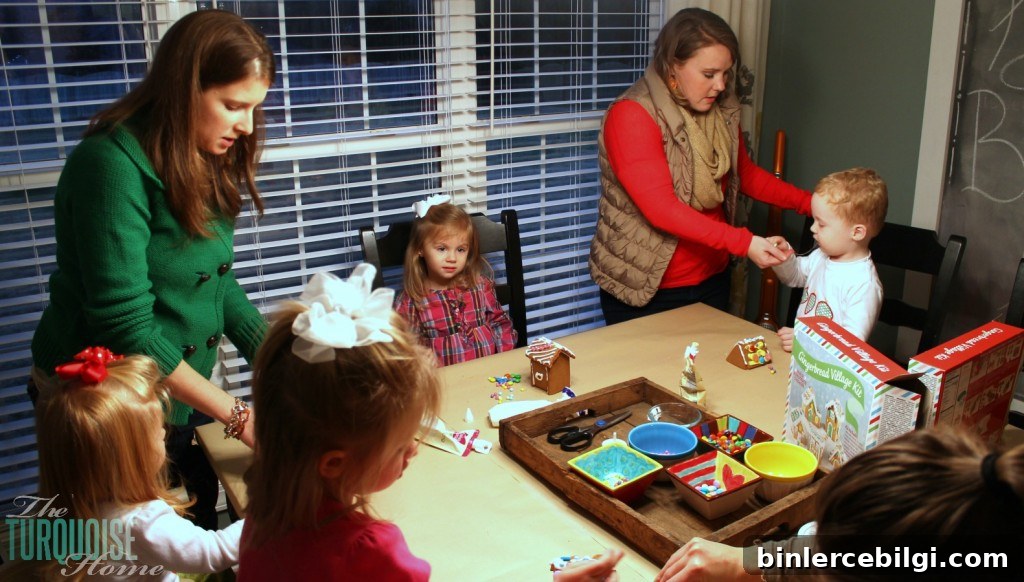 Decorating Gingerbread Houses #sprinkle #birthday