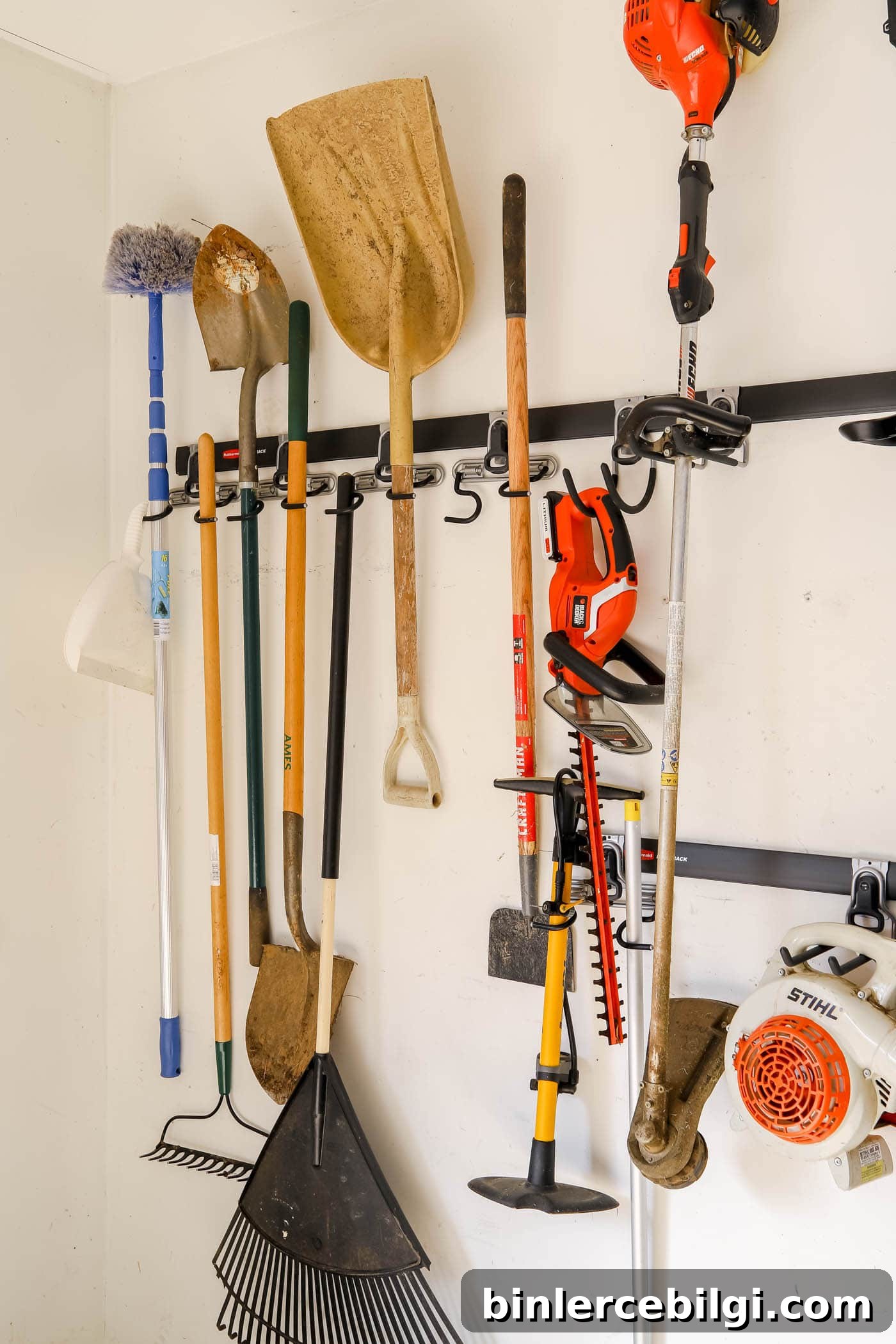 Rubbermaid Fastrack Track System