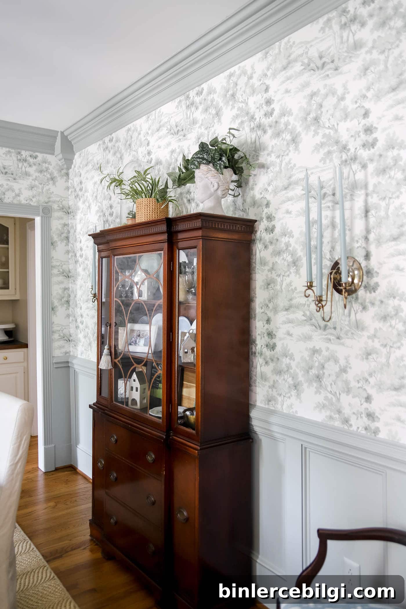 What paint colors work with dark wood
