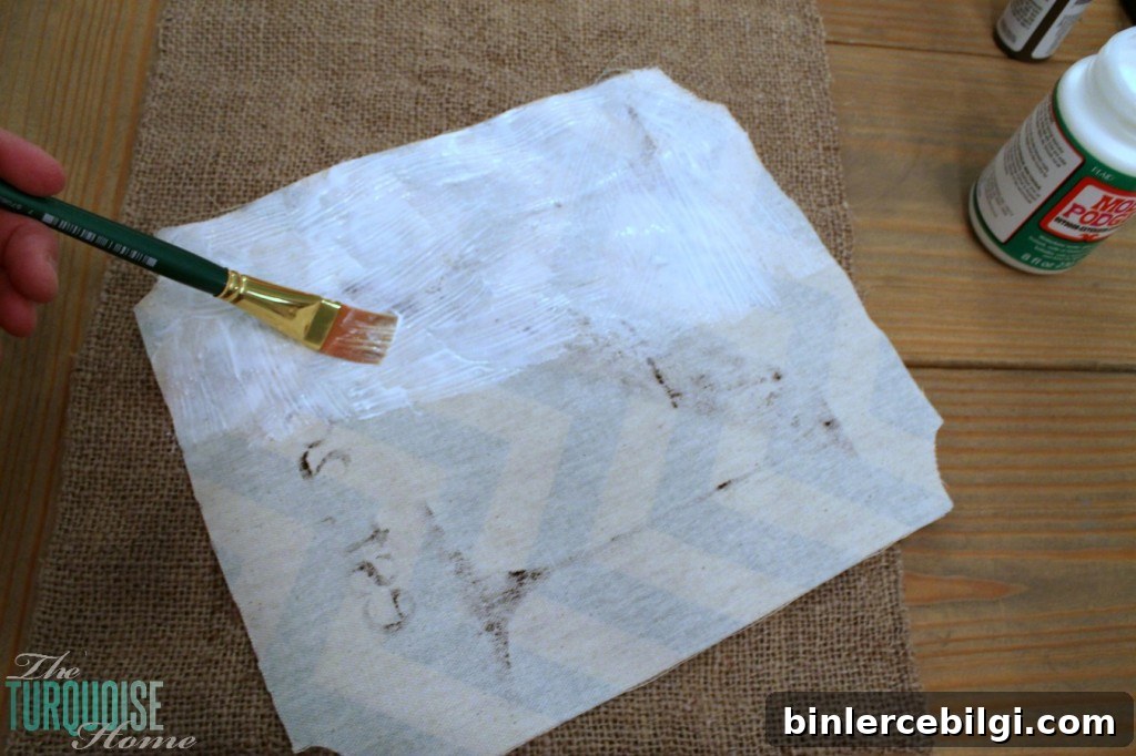 No-Sew Burlap Monogrammed Garden Flag {full tutorial}