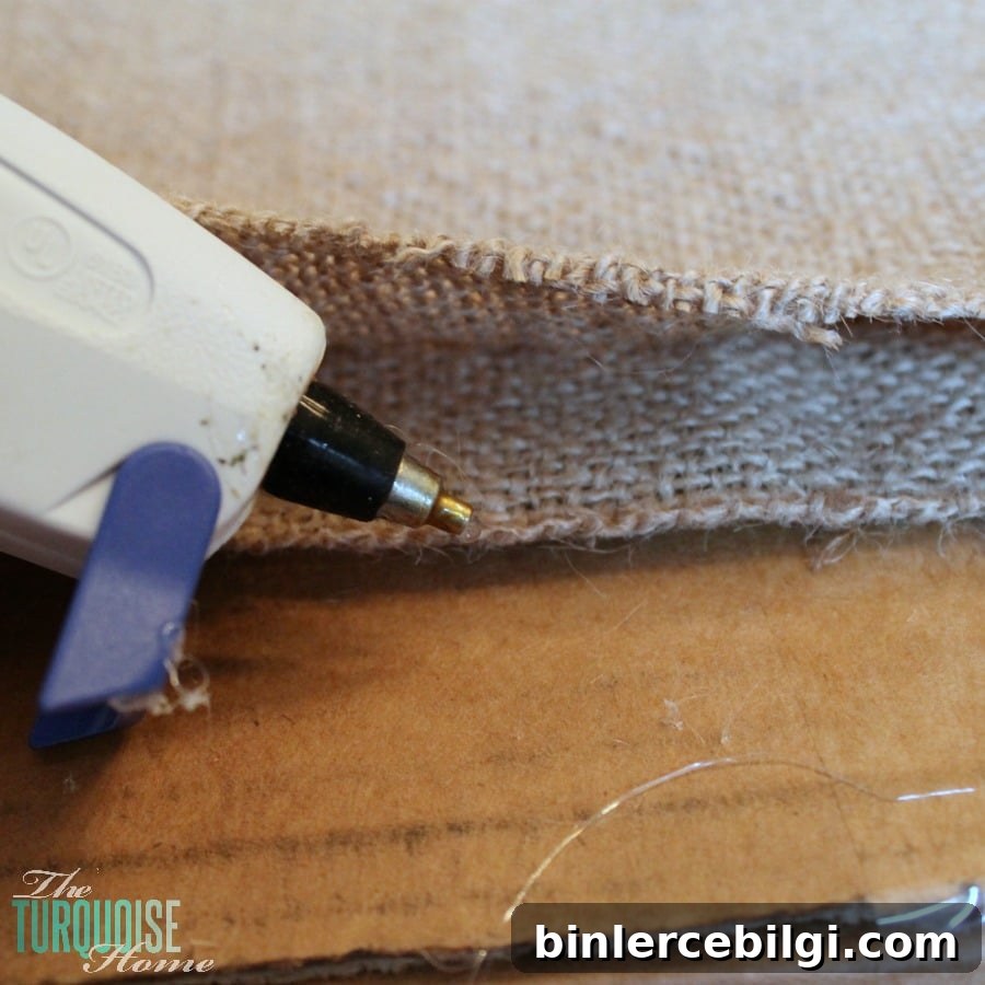 No-Sew Burlap Monogrammed Garden Flag {full tutorial}