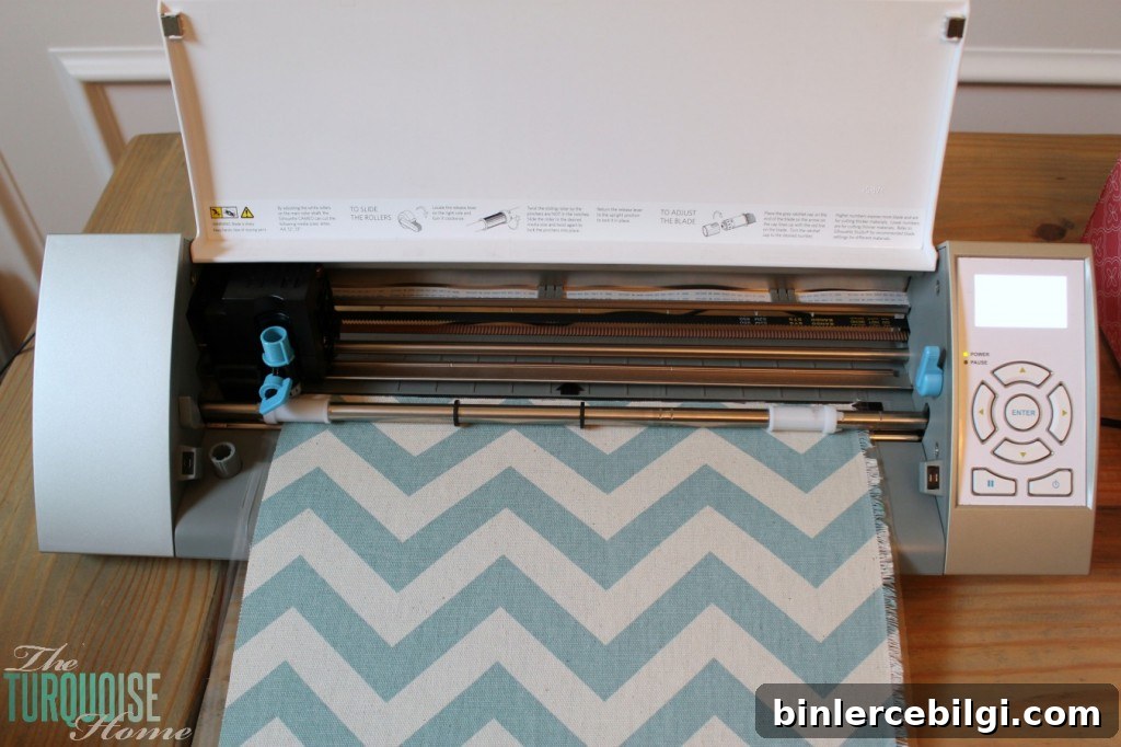 No-Sew Burlap Monogrammed Garden Flag {full tutorial}