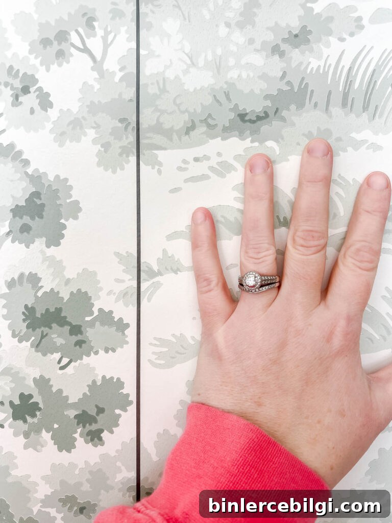 Match the patterns when wallpapering