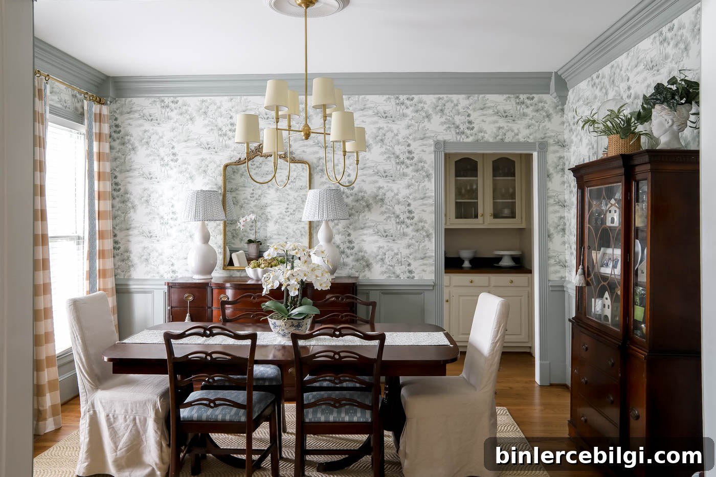 Blue Green Traditional Dining Room