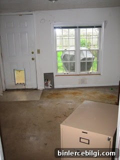Mud room and back room before renovation