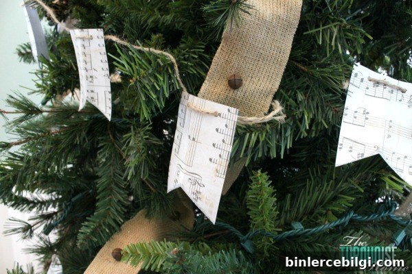 DIY Scrapbook Paper Christmas Garland