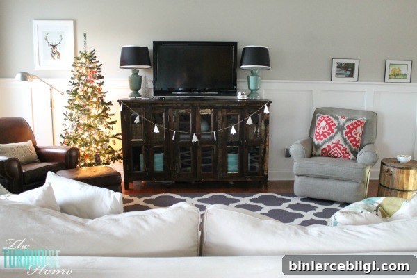 Simple Winter and Christmas Decor in the Living Room | TheTurquoiseHome.com
