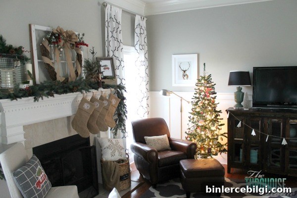 Simple Winter and Christmas Decor in the Living Room | TheTurquoiseHome.com