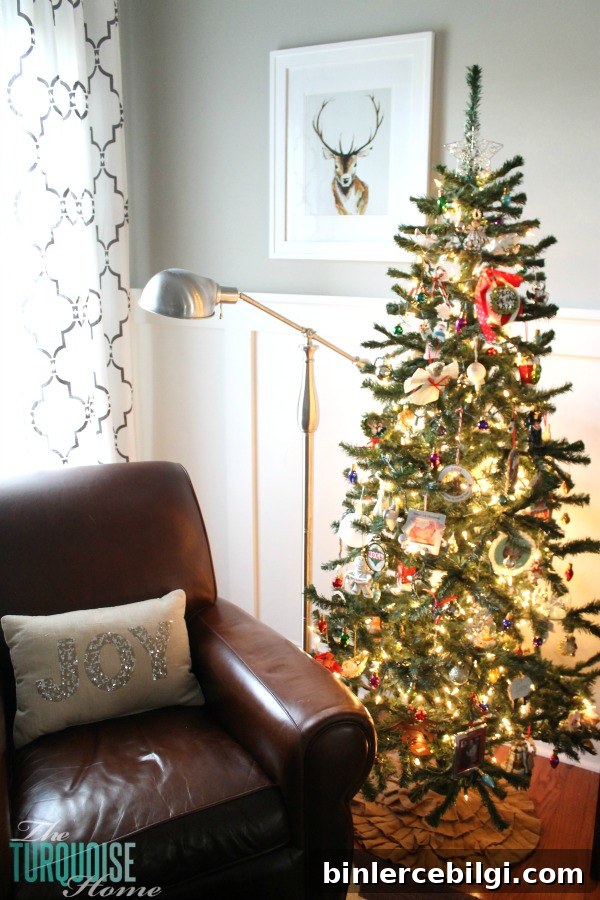 Simple Winter and Christmas Decor in the Living Room | TheTurquoiseHome.com