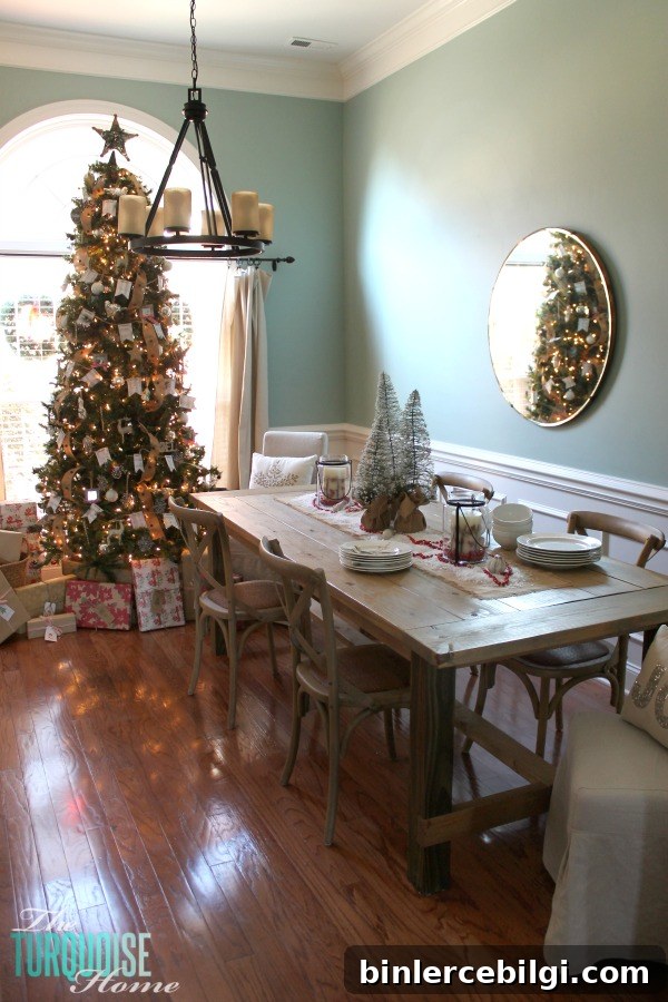 Simple and Rustic Christmas Dining Room | TheTurquoiseHome.com