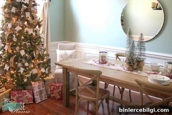 Simple and Rustic Christmas Dining Room | TheTurquoiseHome.com