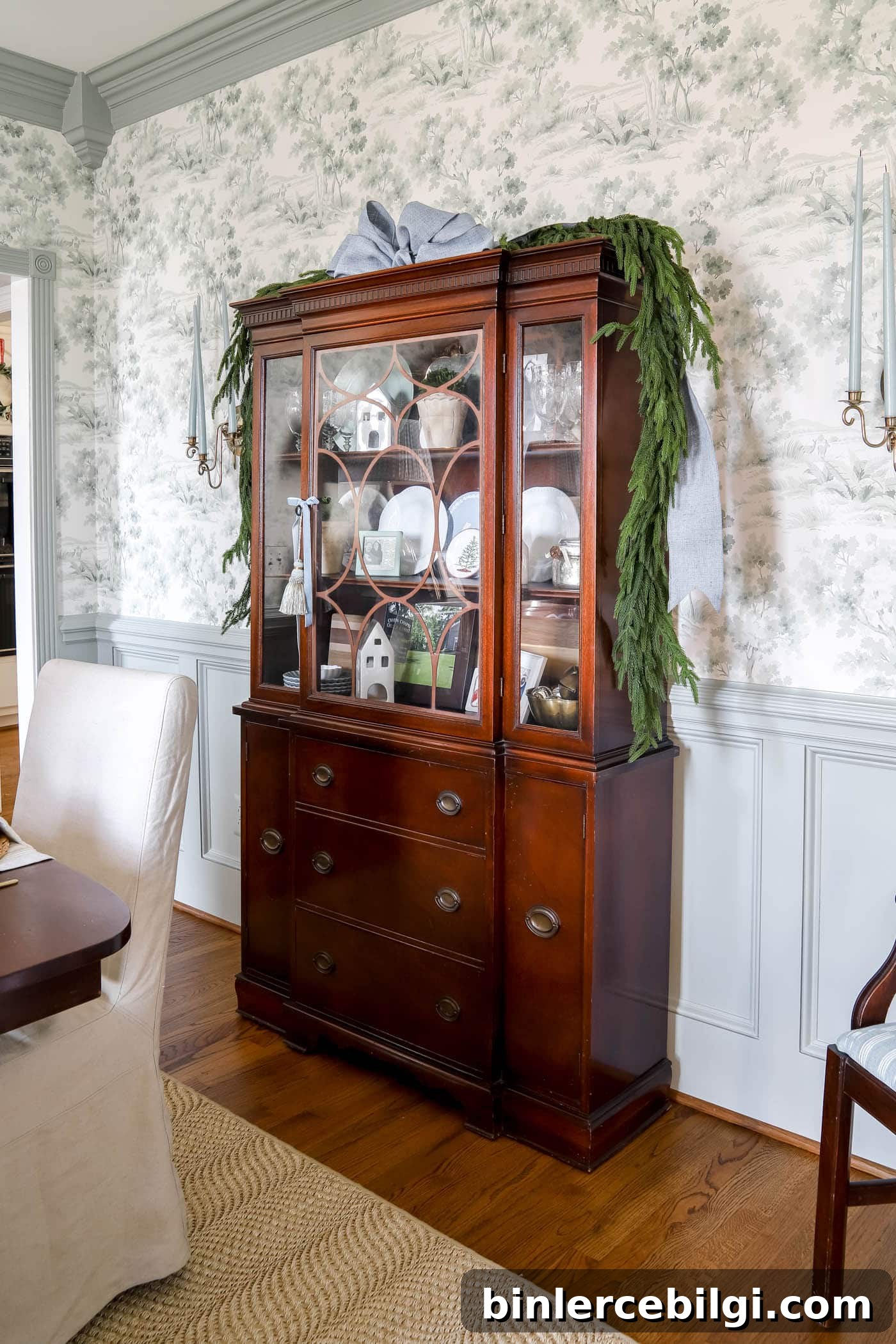 china hutch in dining room for christmas
