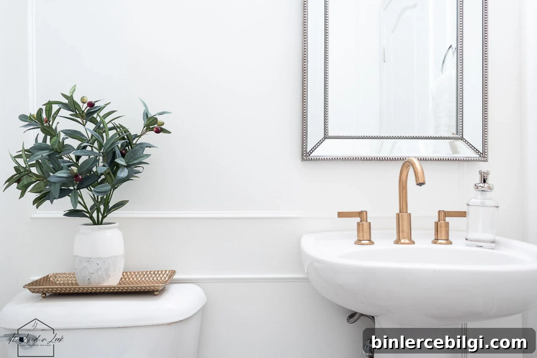 bathroom in benjamin moore simply white