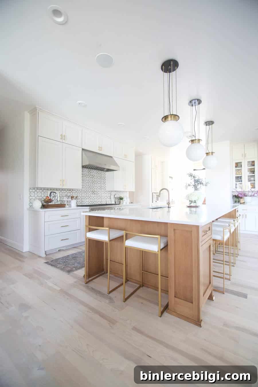 Benjamin Moore Pale Oak OC-20 Paint Color - Warm, Versatile Greige 6 benjamin moore pale oak cabinets in a kitchen filled with natural light.