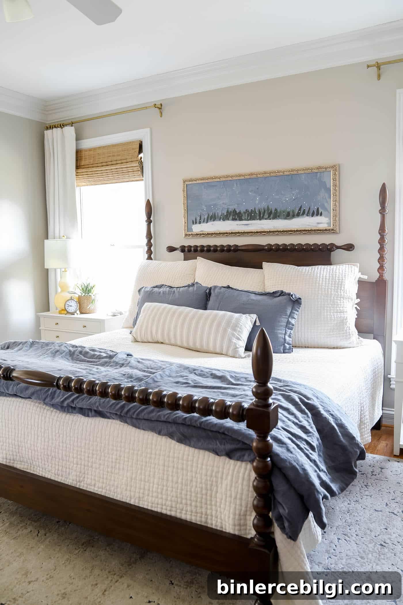 25 Timeless Interior Design Ideas to Last a Lifetime 16 ivory bedding for a classic look