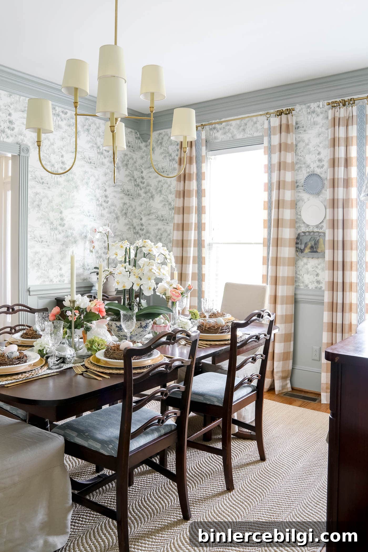 Spring decor on the dining table