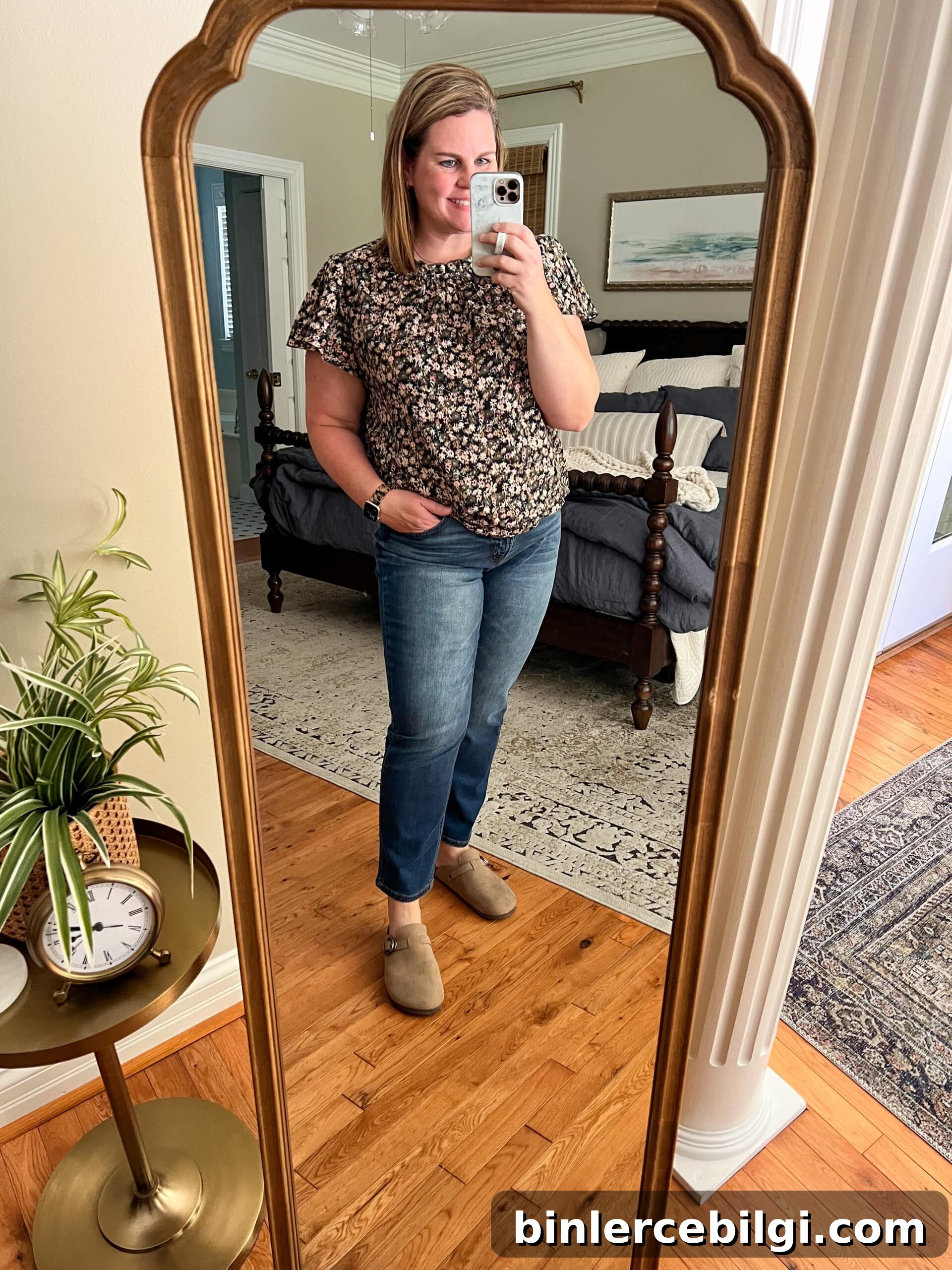 straight-cut-jeans with floral top