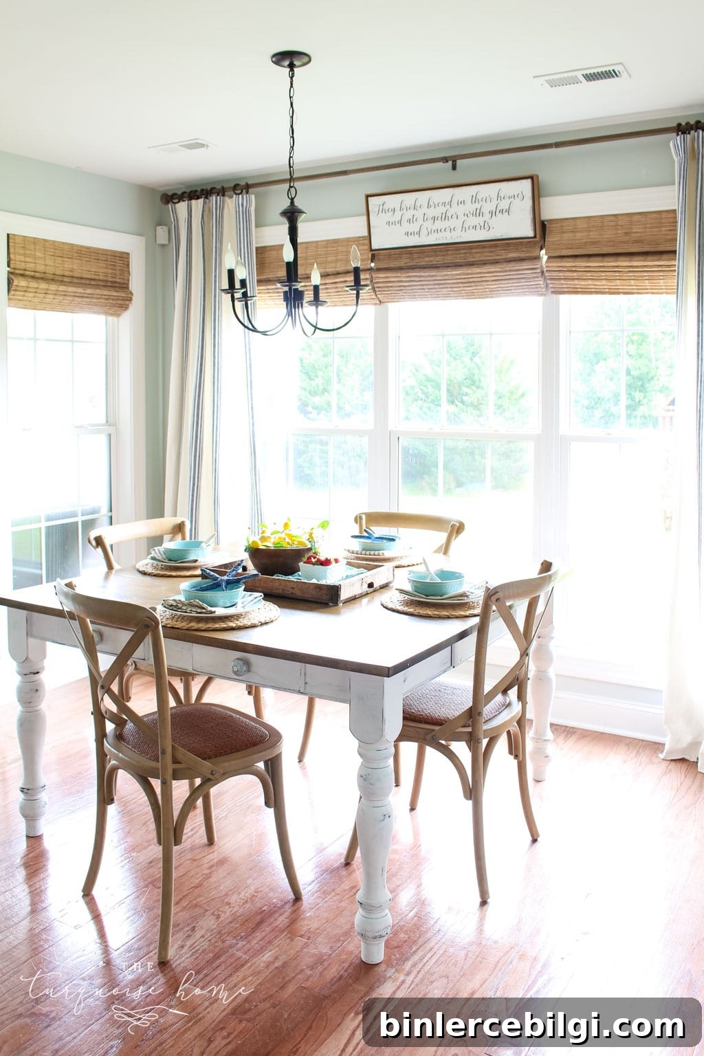 Summer Tablescape Ideas for Al Fresco Entertaining 13 Eat-in Summer Kitchen with red/brown engineered hardwood floors.