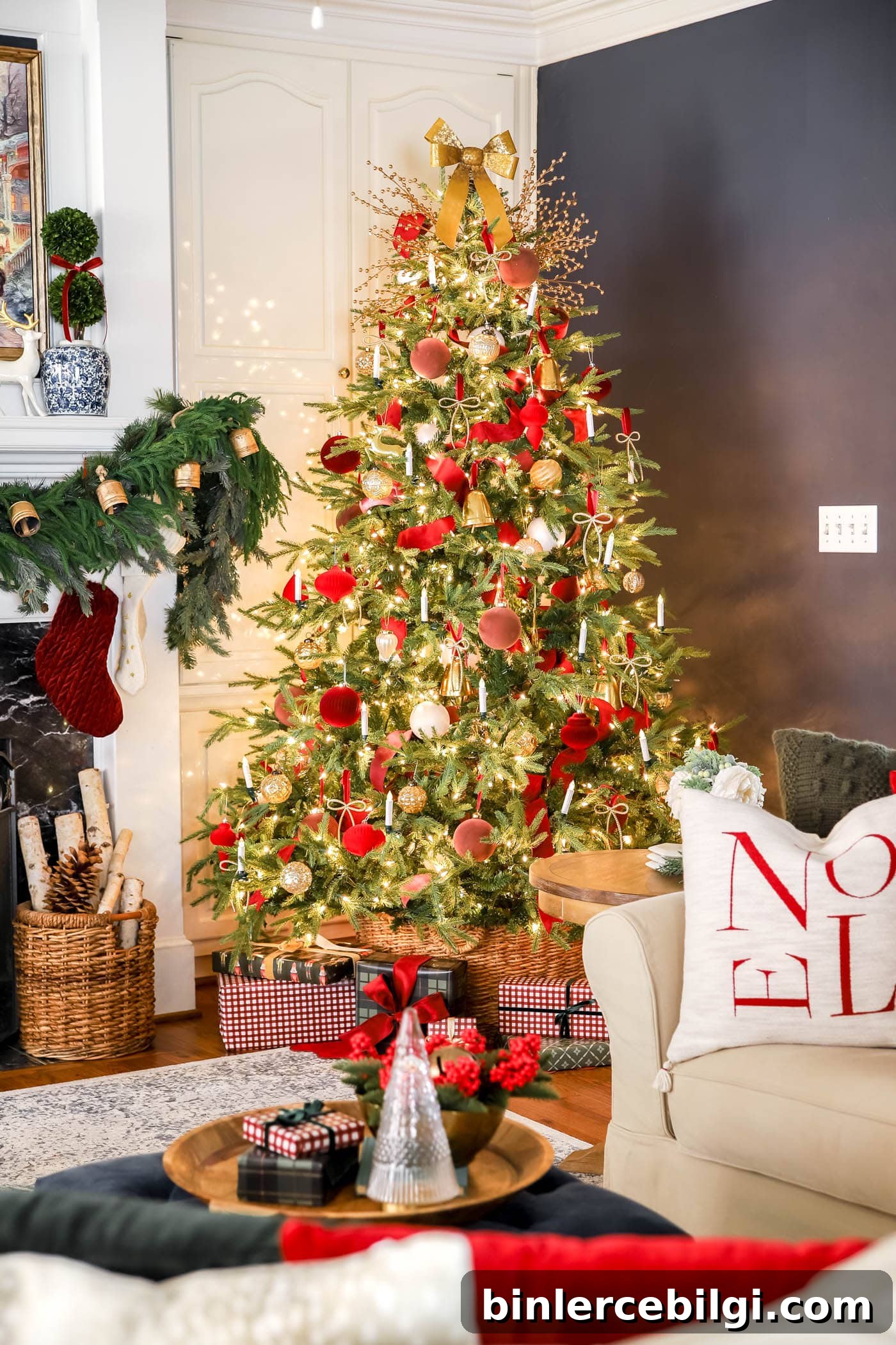 Red, White & Gold Christmas Tree Decor