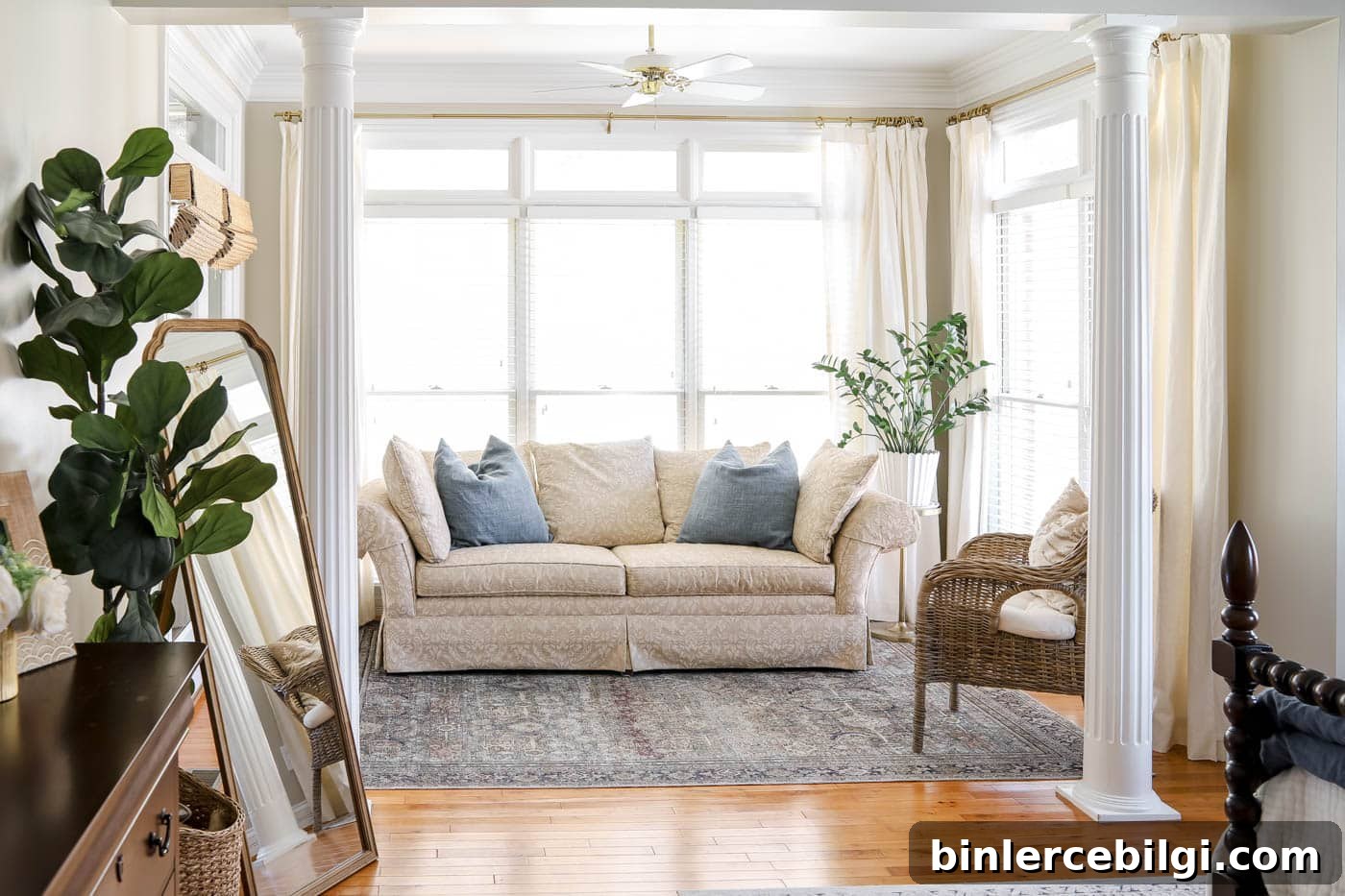 sitting room in bedroom with ceiling fan.