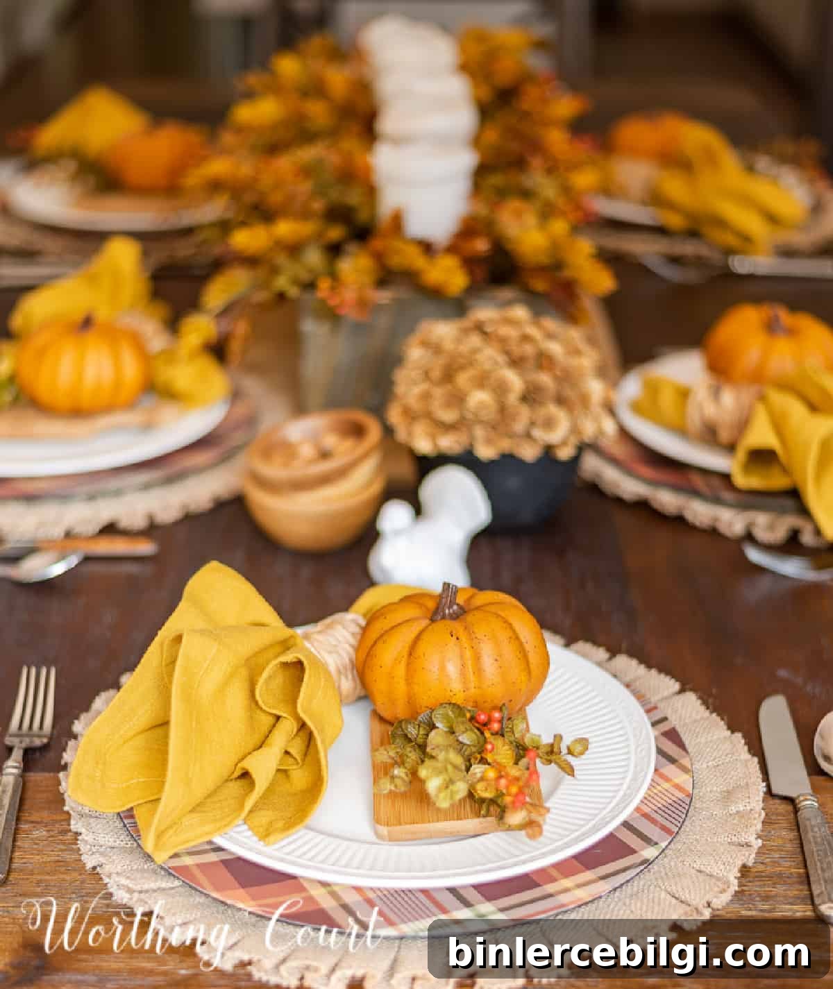 Thanksgiving Hosting Tips: Bamboo Decor and Butler's Pantry 10 thanksgiving table decor from WorthingCourt