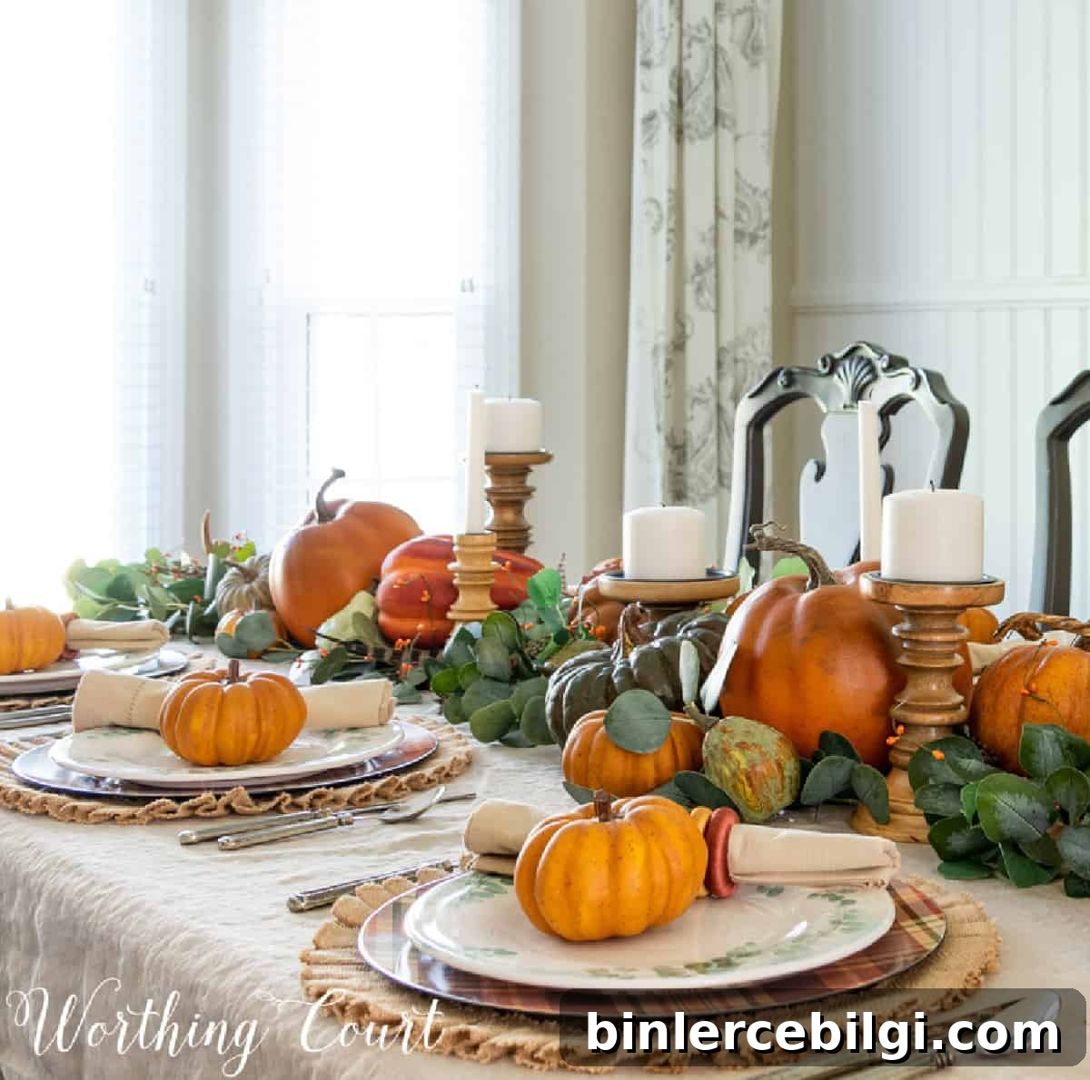 thanksgiving place settings with mini pumpkins