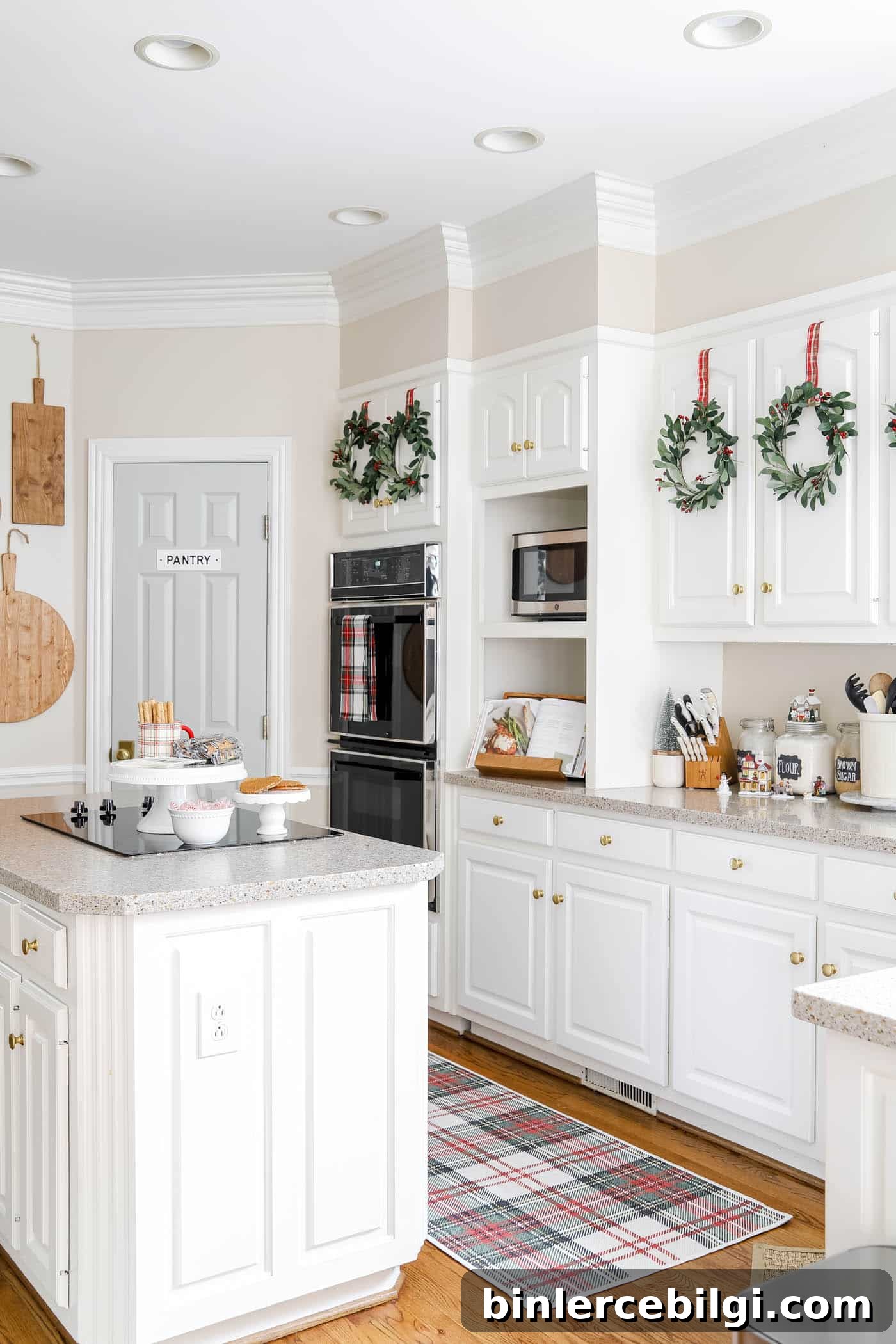 Blue and Gold Christmas: Festive Tablescapes and Decorating 12 how to decorate your kitchen for Christmas