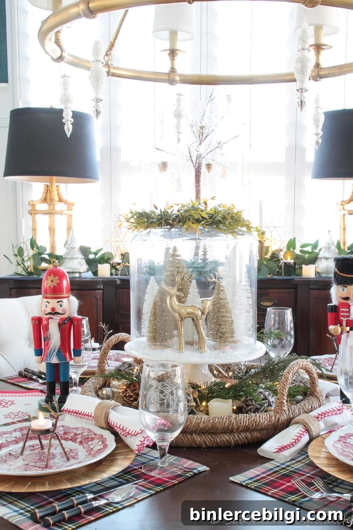 Blue and Gold Christmas: Festive Tablescapes and Decorating 6 Christmas tablescape ideas
