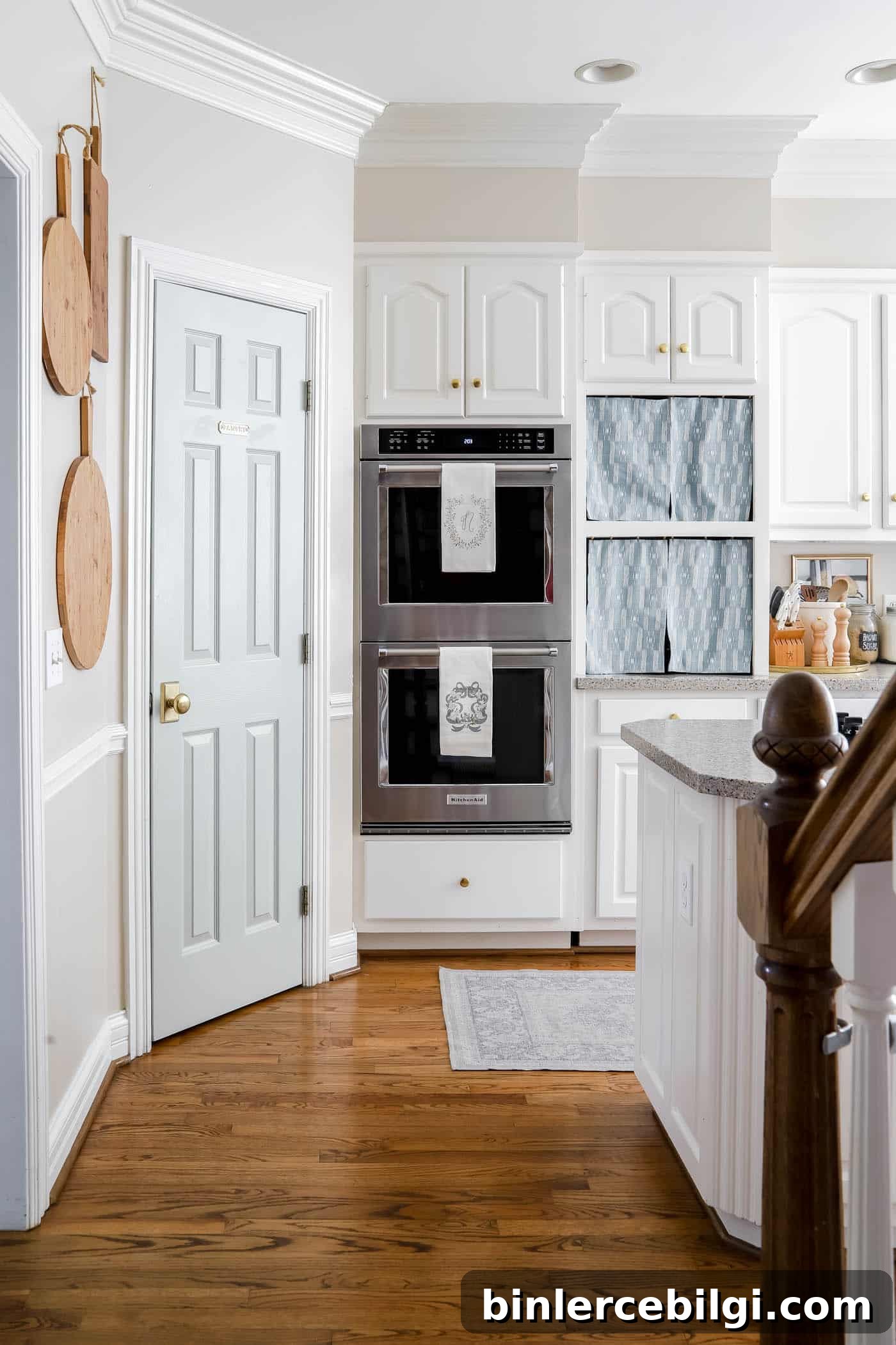Post-Christmas Winter Decor Ideas to Cozy Up Your Home 3 clean and minimally decorated winter kitchen decor.