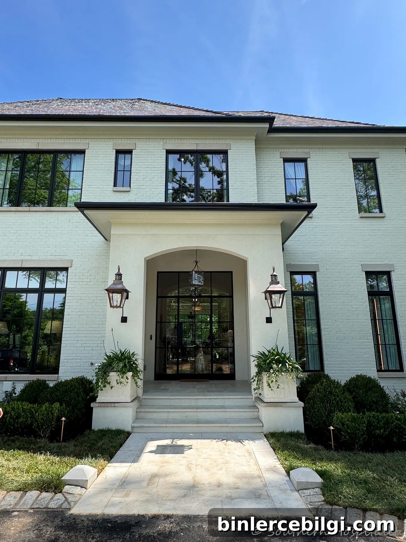 Summer Entryway Ideas, Garden Inspiration and Coffee Table Decor 12 Atlanta Southeastern Showhouse Spring 2026