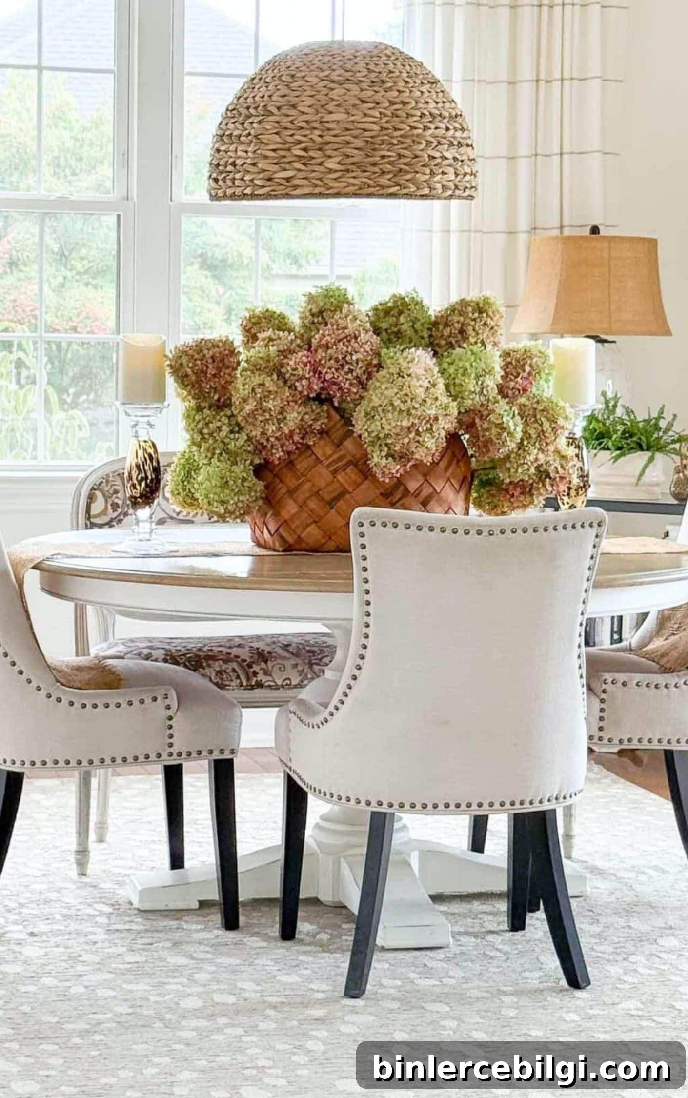 fall dining room with hydrangeas in the centerpiece.